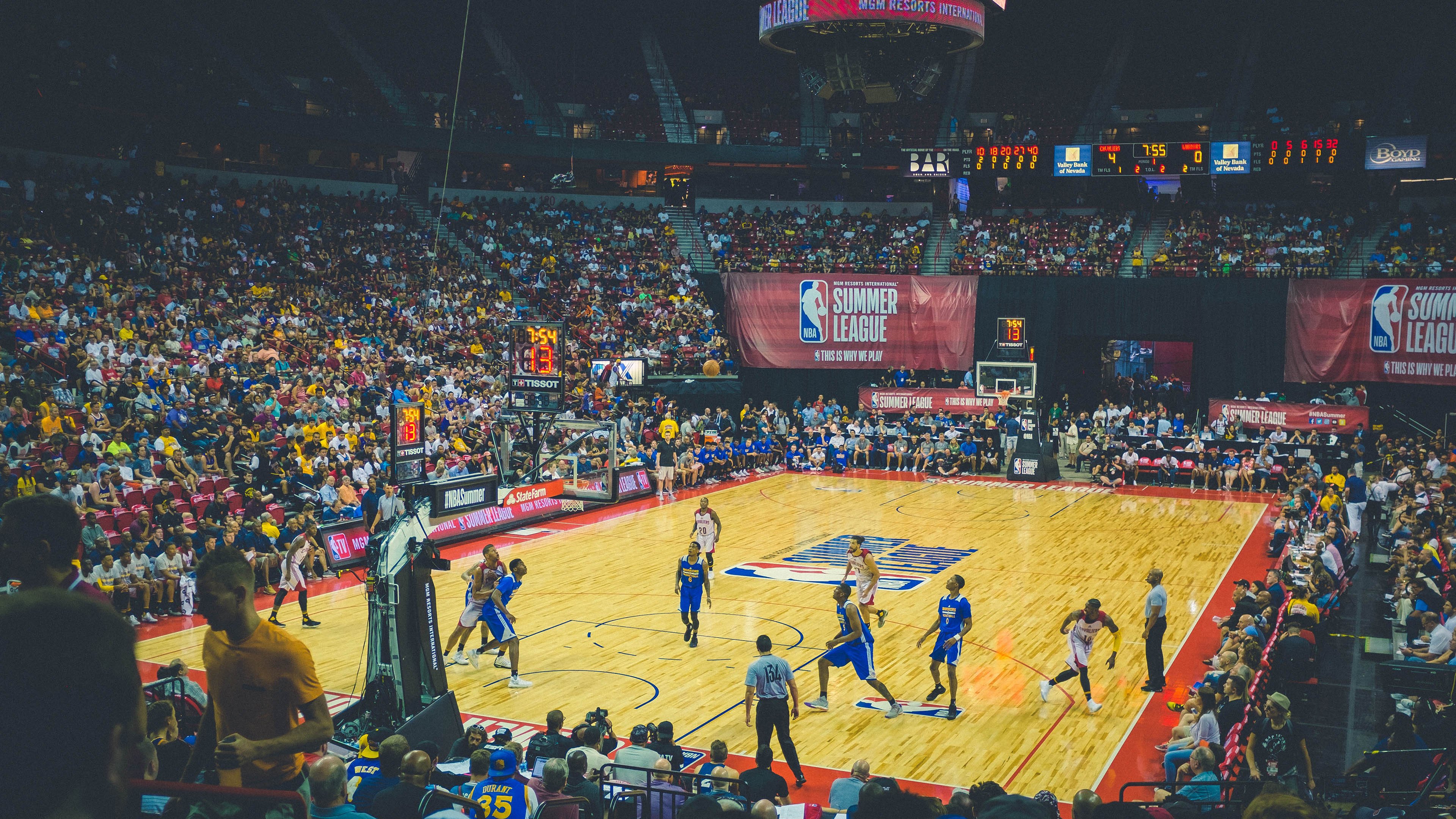 哈兰德意外战胜澳大利亚队，大比分获胜引爆全场！观众掌声雷动