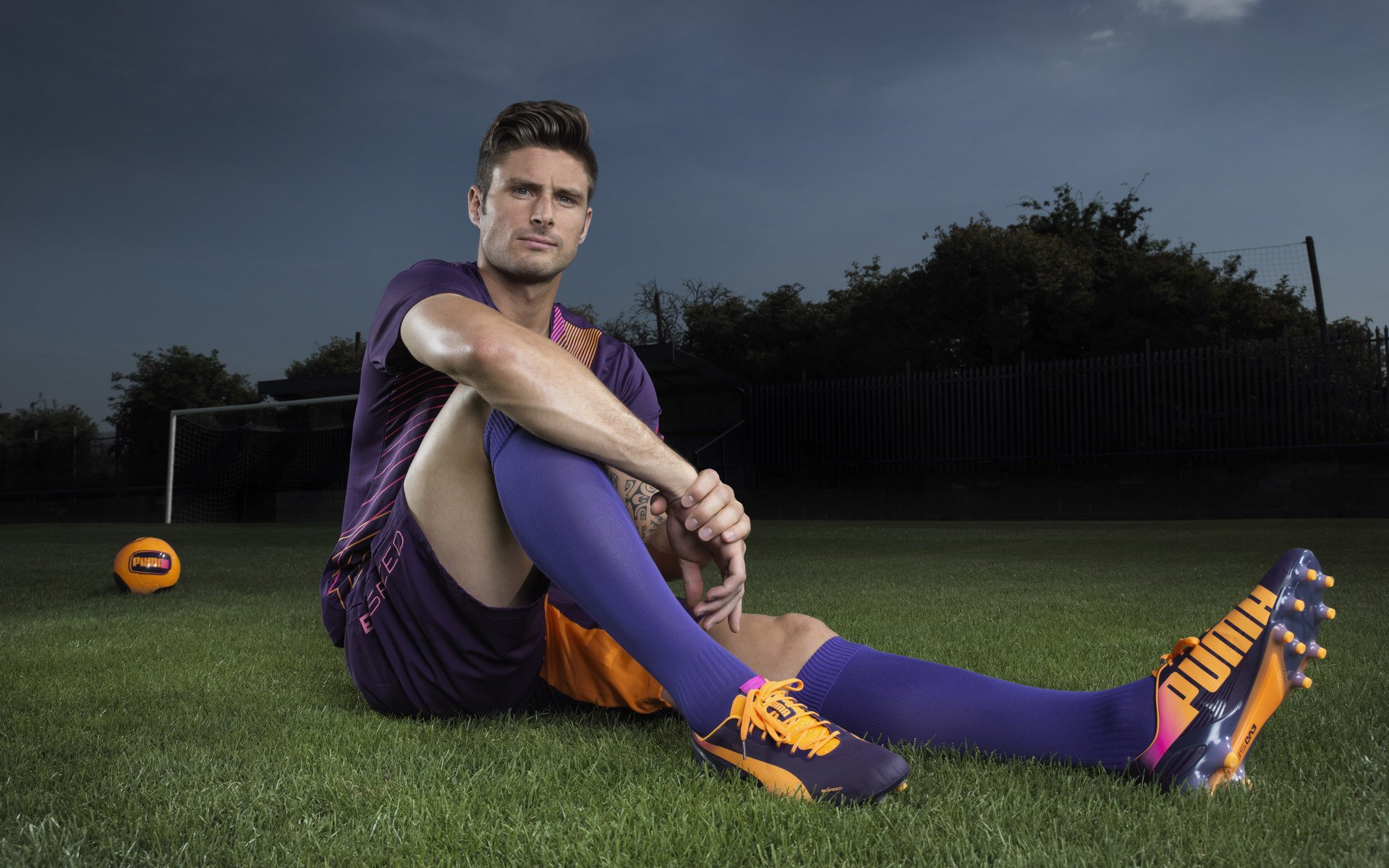 国王杯常规赛对决在即！AC米兰演练定位球，切尔西密集防守应对的简单介绍